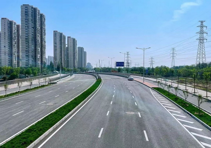 祝賀通久路二期項(xiàng)目主節(jié)點(diǎn)順利通車