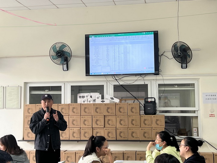 牌逢對手，誰是“摜”軍